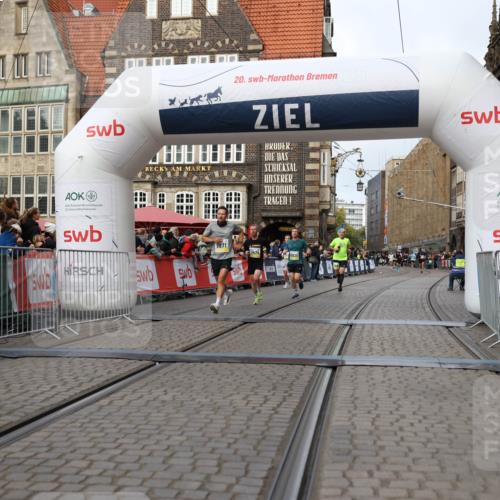 05.10.2025 - 20. swb-Marathon Bremen Yannick Fuchs http://msf.ph/oto/9239253 05.10.2025 10:39:41 Ziel 9289, 9671, 10525, 11418, 11474 meine-sportfotos.de