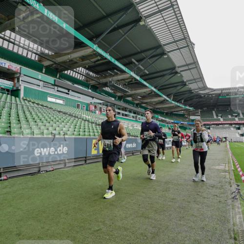 05.10.2025 - 20. swb-Marathon Bremen Michael Burmester http://msf.ph/oto/9239263 05.10.2025 13:03:39 Laufen im Stadion 227, 375, 396, 414, 527, 592, 725, 764, 898, 958, 1067, 1178, 1275, 1331, 1336, 1425, 1469, 1507, 1514, 1568, 1670, 1705, 1836, 1975, 2016, 2339, 2375, 2407, 2567, 2597, 2696, 2791, 2960, 2984, 3019, 3037, 3072, 3147, 3313, 4026, 4053, 4087, 4453, 4462, 4528, 4651, 4767, 4769, 5043, 5137, 5162, 5236, 5410, 5431, 5489, 5523, 5527, 5763, 5867, 5966, 6138, 6145, 6215, 6414, 6417, 6447, 6481, 6529, 6584, 6635, 6666, 7315, 7316, 7540, 7607, 7653, 8375, 293, 721, 2393 meine-sportfotos.de