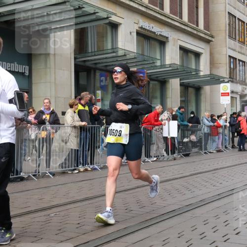 05.10.2025 - 20. swb-Marathon Bremen Strokosch-Dieckow http://msf.ph/oto/9239269 05.10.2025 10:46:43 Ziel 9411, 9413, 9546, 9562, 9711, 10452, 10509, 10661, 10750, 10789, 11189, 9411, 9413, 9546, 9562, 9711, 10452, 10509, 10661, 10750, 10789, 11189 meine-sportfotos.de