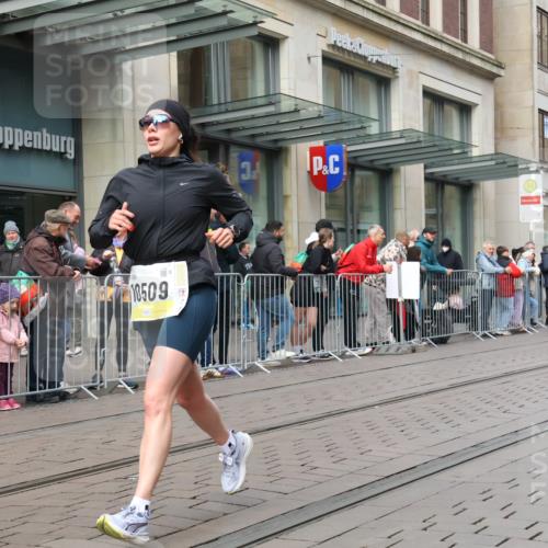 05.10.2025 - 20. swb-Marathon Bremen Strokosch-Dieckow http://msf.ph/oto/9239282 05.10.2025 10:46:43 Ziel 9411, 9413, 9546, 9562, 9711, 10452, 10509, 10661, 10750, 10789, 11189, 9411, 9413, 9546, 9562, 9711, 10452, 10509, 10661, 10750, 10789, 11189 meine-sportfotos.de