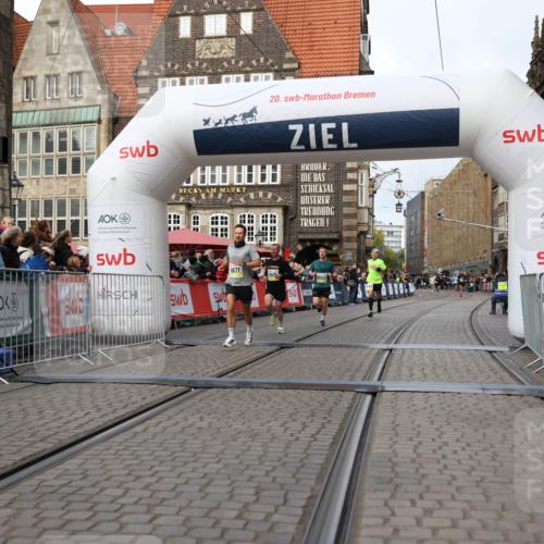 05.10.2025 - 20. swb-Marathon Bremen Yannick Fuchs http://msf.ph/oto/9239288 05.10.2025 10:39:41 Ziel 9289, 9671, 10525, 11418, 11474 meine-sportfotos.de