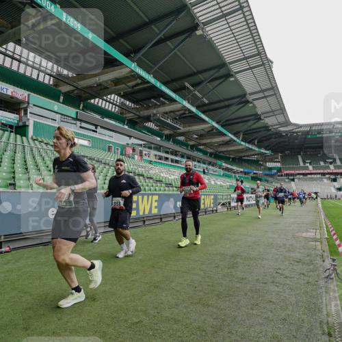 05.10.2025 - 20. swb-Marathon Bremen Michael Burmester http://msf.ph/oto/9239294 05.10.2025 13:03:42 Laufen im Stadion 227, 375, 396, 414, 527, 592, 725, 764, 898, 958, 1019, 1067, 1178, 1275, 1331, 1336, 1425, 1469, 1507, 1514, 1568, 1670, 1695, 1705, 1836, 1975, 2016, 2339, 2375, 2407, 2567, 2597, 2696, 2791, 2960, 2984, 3019, 3037, 3072, 3147, 3313, 3485, 4053, 4087, 4453, 4462, 4528, 4651, 4767, 4769, 4793, 5043, 5137, 5162, 5236, 5410, 5431, 5489, 5523, 5527, 5763, 5867, 5966, 6011, 6138, 6145, 6215, 6414, 6417, 6447, 6481, 6529, 6584, 6635, 7315, 7316, 7540, 7607, 7653, 293, 721 meine-sportfotos.de