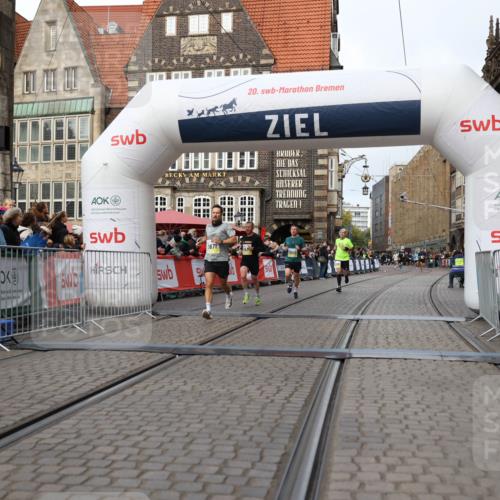 05.10.2025 - 20. swb-Marathon Bremen Yannick Fuchs http://msf.ph/oto/9239296 05.10.2025 10:39:41 Ziel 9289, 9671, 10525, 11418, 11474 meine-sportfotos.de