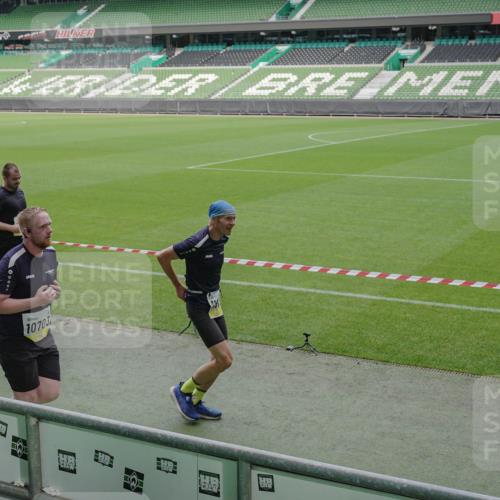 05.10.2025 - 20. swb-Marathon Bremen Michael Burmester http://msf.ph/oto/9239319 05.10.2025 10:34:06 Laufen im Stadion 5172, 7101, 7215, 9000, 9221, 9266, 9282, 9309, 9314, 9372, 9424, 9472, 9489, 9520, 9521, 9529, 9541, 9547, 9560, 9569, 9585, 9591, 9633, 9714, 9717, 9811, 9820, 9855, 9881, 9882, 9902, 9935, 9943, 9947, 10003, 10005, 10009, 10015, 10024, 10028, 10032, 10069, 10107, 10116, 10178, 10180, 10191, 10195, 10196, 10231, 10261, 10285, 10287, 10302, 10307, 10398, 10408, 10424, 10466, 10546, 10590, 10591, 10641, 10755, 10758, 10794, 10992, 7077, 9258, 9260, 10233 meine-sportfotos.de