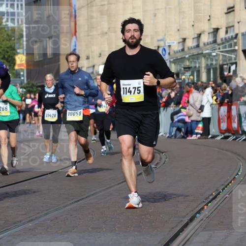 05.10.2025 - 20. swb-Marathon Bremen Strokosch-Dieckow http://msf.ph/oto/9239324 05.10.2025 10:56:38 Ziel 8118, 9266, 9547, 9886, 10008, 10042, 10059, 10644, 10683, 10971, 11260, 11475, 11691 meine-sportfotos.de