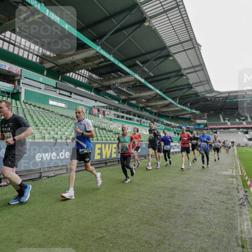 05.10.2025 - 20. swb-Marathon Bremen Michael Burmester http://msf.ph/oto/9239338 05.10.2025 13:03:49 Laufen im Stadion 227, 360, 375, 396, 414, 527, 592, 725, 898, 958, 1019, 1067, 1084, 1178, 1275, 1331, 1336, 1413, 1425, 1468, 1469, 1507, 1514, 1695, 1705, 1975, 2016, 2339, 2375, 2407, 2567, 2597, 2696, 2791, 2960, 3037, 3072, 3313, 3485, 4005, 4053, 4087, 4335, 4453, 4462, 4524, 4528, 4637, 4638, 4651, 4767, 4769, 4793, 5043, 5137, 5162, 5212, 5236, 5343, 5410, 5431, 5489, 5523, 5527, 5763, 5867, 5966, 6011, 6138, 6145, 6287, 6414, 6417, 6447, 6529, 6584, 6635, 7315, 7316, 7540, 7607, 7653 meine-sportfotos.de