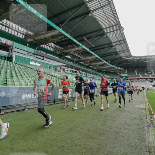 05.10.2025 - 20. swb-Marathon Bremen Michael Burmester http://msf.ph/oto/9239351 05.10.2025 13:03:50 Laufen im Stadion 227, 360, 375, 396, 414, 527, 592, 725, 898, 958, 1019, 1067, 1084, 1178, 1275, 1331, 1336, 1413, 1425, 1468, 1469, 1507, 1514, 1695, 1705, 1975, 2016, 2339, 2375, 2407, 2567, 2597, 2696, 2791, 2960, 3037, 3072, 3313, 3485, 4005, 4053, 4087, 4335, 4453, 4462, 4524, 4528, 4637, 4638, 4651, 4767, 4769, 4793, 5043, 5137, 5162, 5212, 5236, 5343, 5410, 5431, 5489, 5523, 5527, 5763, 5867, 5966, 6011, 6138, 6145, 6287, 6414, 6417, 6447, 6529, 6584, 6635, 7315, 7316, 7540, 7607, 7653 meine-sportfotos.de