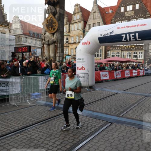 05.10.2025 - 20. swb-Marathon Bremen Yannick Fuchs http://msf.ph/oto/9239355 05.10.2025 11:07:55 Ziel 9615, 10550 meine-sportfotos.de