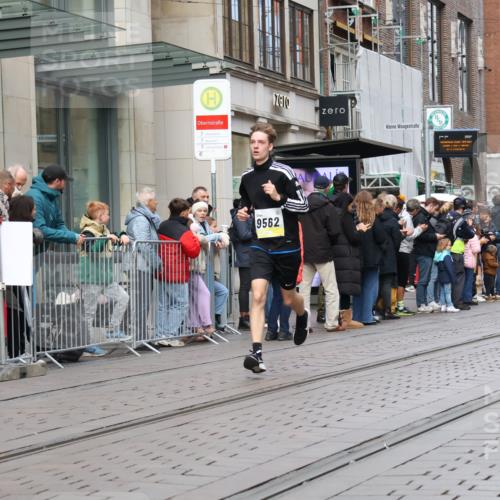 05.10.2025 - 20. swb-Marathon Bremen Strokosch-Dieckow http://msf.ph/oto/9239362 05.10.2025 10:46:51 Ziel 9411, 9413, 9428, 9546, 9562, 9670, 9711, 10452, 10509, 10789, 11705, 9411, 9413, 9428, 9546, 9562, 9670, 9711, 10452, 10509, 10789, 11705 meine-sportfotos.de