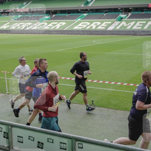 05.10.2025 - 20. swb-Marathon Bremen Michael Burmester http://msf.ph/oto/9239363 05.10.2025 10:34:07 Laufen im Stadion 5172, 7101, 7215, 9000, 9221, 9266, 9282, 9309, 9314, 9372, 9424, 9472, 9489, 9520, 9521, 9529, 9541, 9547, 9560, 9569, 9585, 9591, 9633, 9714, 9811, 9820, 9855, 9872, 9881, 9882, 9902, 9935, 9943, 9947, 10003, 10005, 10009, 10015, 10024, 10028, 10032, 10069, 10107, 10116, 10178, 10180, 10191, 10195, 10196, 10231, 10261, 10285, 10287, 10302, 10307, 10398, 10408, 10424, 10466, 10546, 10590, 10591, 10641, 10755, 10758, 10794, 10992, 7077, 9258, 9260, 10233 meine-sportfotos.de