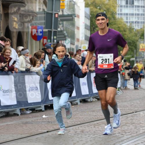 05.10.2025 - 20. swb-Marathon Bremen Strokosch-Dieckow http://msf.ph/oto/9239375 05.10.2025 12:42:02 Ziel 291, 1143, 7751 meine-sportfotos.de