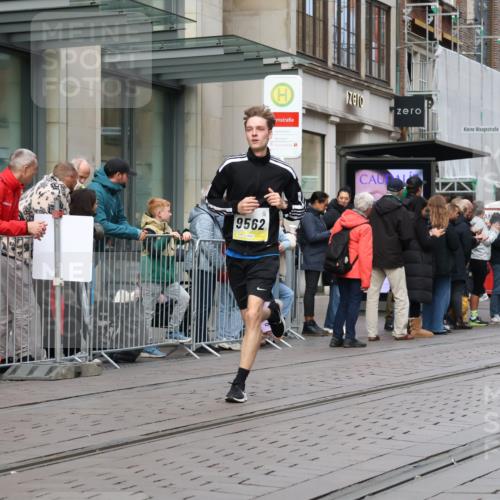 05.10.2025 - 20. swb-Marathon Bremen Strokosch-Dieckow http://msf.ph/oto/9239376 05.10.2025 10:46:51 Ziel 9411, 9413, 9428, 9546, 9562, 9670, 9711, 10452, 10509, 10789, 11705, 9411, 9413, 9428, 9546, 9562, 9670, 9711, 10452, 10509, 10789, 11705 meine-sportfotos.de