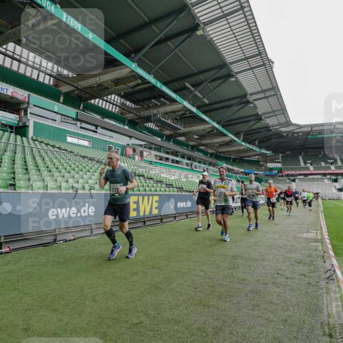05.10.2025 - 20. swb-Marathon Bremen Michael Burmester http://msf.ph/oto/9239391 05.10.2025 13:03:55 Laufen im Stadion 360, 396, 414, 527, 592, 725, 898, 958, 1019, 1067, 1084, 1178, 1275, 1331, 1336, 1413, 1425, 1468, 1469, 1507, 1514, 1695, 1705, 1852, 1914, 1975, 2016, 2339, 2375, 2567, 2597, 2696, 2791, 3037, 3072, 3313, 3485, 4005, 4053, 4087, 4335, 4453, 4462, 4524, 4528, 4637, 4638, 4651, 4767, 4769, 4793, 4840, 5043, 5137, 5162, 5212, 5236, 5343, 5410, 5431, 5489, 5523, 5763, 5832, 5966, 5969, 6011, 6138, 6145, 6287, 6414, 6447, 6529, 6584, 6635, 7607, 7653, 227, 375 meine-sportfotos.de