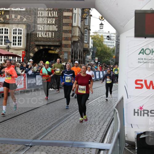 05.10.2025 - 20. swb-Marathon Bremen Yannick Fuchs http://msf.ph/oto/9239414 05.10.2025 11:08:01 Ziel 9212, 10135, 10366, 10706 meine-sportfotos.de