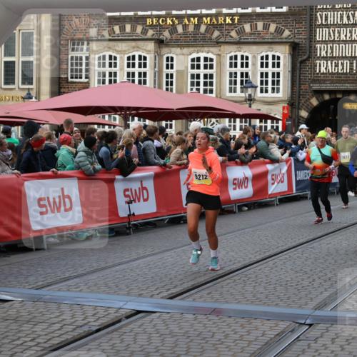 05.10.2025 - 20. swb-Marathon Bremen Yannick Fuchs http://msf.ph/oto/9239433 05.10.2025 11:08:02 Ziel 9212, 10135, 10366, 10706, 10782, 10783 meine-sportfotos.de