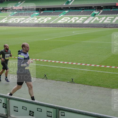 05.10.2025 - 20. swb-Marathon Bremen Michael Burmester http://msf.ph/oto/9239438 05.10.2025 10:34:10 Laufen im Stadion 5172, 7101, 7215, 9000, 9221, 9266, 9282, 9309, 9314, 9372, 9424, 9472, 9489, 9520, 9521, 9529, 9547, 9560, 9569, 9585, 9591, 9633, 9714, 9783, 9811, 9820, 9855, 9872, 9881, 9882, 9902, 9932, 9943, 9947, 10003, 10005, 10009, 10015, 10024, 10028, 10069, 10107, 10111, 10116, 10178, 10180, 10191, 10195, 10196, 10231, 10261, 10285, 10287, 10302, 10307, 10398, 10408, 10424, 10466, 10546, 10590, 10591, 10641, 10648, 10755, 10758, 10794, 7077, 9258, 10233 meine-sportfotos.de
