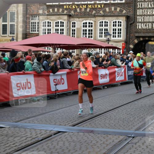 05.10.2025 - 20. swb-Marathon Bremen Yannick Fuchs http://msf.ph/oto/9239444 05.10.2025 11:08:02 Ziel 9212, 10135, 10366, 10706, 10782, 10783 meine-sportfotos.de