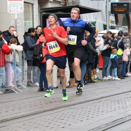 05.10.2025 - 20. swb-Marathon Bremen Strokosch-Dieckow http://msf.ph/oto/9239446 05.10.2025 10:46:55 Ziel 9244, 9411, 9428, 9546, 9562, 9670, 9711, 10637, 10667, 10951, 11498, 11705, 11742, 9244, 9411, 9428, 9546, 9562, 9670, 9711, 10637, 10667, 10951, 11498, 11705, 11742 meine-sportfotos.de