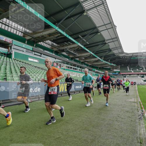 05.10.2025 - 20. swb-Marathon Bremen Michael Burmester http://msf.ph/oto/9239448 05.10.2025 13:03:59 Laufen im Stadion 360, 396, 414, 527, 592, 725, 898, 958, 1019, 1067, 1080, 1084, 1178, 1275, 1331, 1336, 1413, 1425, 1468, 1469, 1507, 1514, 1695, 1705, 1852, 1914, 1975, 1997, 2016, 2339, 2375, 2567, 2696, 2791, 3037, 3072, 3313, 3485, 4005, 4053, 4087, 4335, 4453, 4462, 4524, 4528, 4637, 4638, 4651, 4767, 4793, 4840, 5043, 5137, 5162, 5212, 5236, 5343, 5410, 5489, 5523, 5832, 5966, 5969, 6011, 6138, 6145, 6287, 6414, 6447, 6529, 6584, 6635, 7607, 227, 375, 2597 meine-sportfotos.de