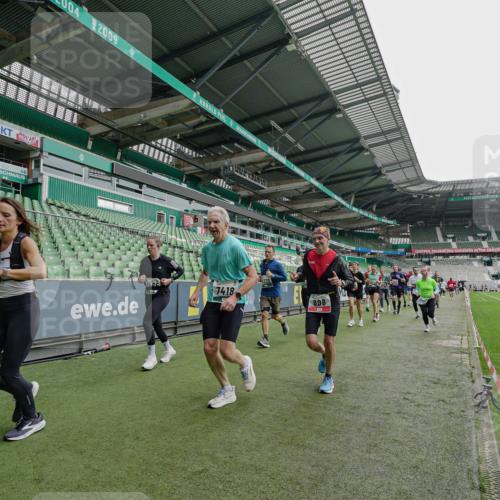 05.10.2025 - 20. swb-Marathon Bremen Michael Burmester http://msf.ph/oto/9239462 05.10.2025 13:04:00 Laufen im Stadion 360, 396, 414, 470, 527, 592, 725, 898, 958, 1019, 1067, 1080, 1084, 1178, 1275, 1331, 1336, 1413, 1425, 1468, 1469, 1507, 1514, 1695, 1852, 1914, 1975, 1997, 2016, 2333, 2339, 2375, 2567, 2617, 2696, 2791, 3037, 3072, 3313, 3485, 4005, 4053, 4087, 4335, 4453, 4462, 4524, 4528, 4637, 4638, 4651, 4767, 4793, 4840, 4928, 5043, 5137, 5162, 5212, 5236, 5343, 5410, 5489, 5523, 5832, 5966, 5969, 6011, 6138, 6145, 6287, 6414, 6447, 6529, 6584, 6635, 7607, 227, 375, 2597 meine-sportfotos.de
