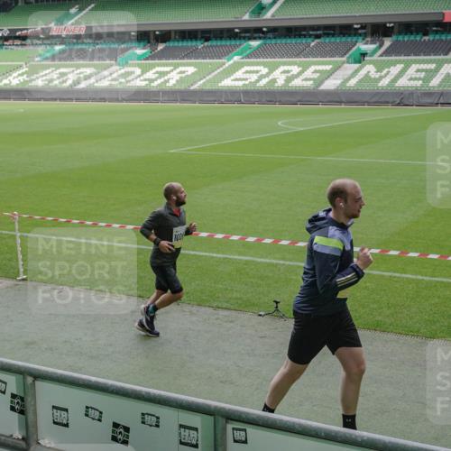 05.10.2025 - 20. swb-Marathon Bremen Michael Burmester http://msf.ph/oto/9239468 05.10.2025 10:34:10 Laufen im Stadion 5172, 7101, 7215, 9000, 9221, 9266, 9282, 9309, 9314, 9372, 9424, 9472, 9489, 9520, 9521, 9529, 9547, 9560, 9569, 9585, 9591, 9633, 9714, 9783, 9811, 9820, 9855, 9872, 9881, 9882, 9902, 9932, 9943, 9947, 10003, 10005, 10009, 10015, 10024, 10028, 10069, 10107, 10111, 10116, 10178, 10180, 10191, 10195, 10196, 10231, 10261, 10285, 10287, 10302, 10307, 10398, 10408, 10424, 10466, 10546, 10590, 10591, 10641, 10648, 10755, 10758, 10794, 7077, 9258, 10233 meine-sportfotos.de