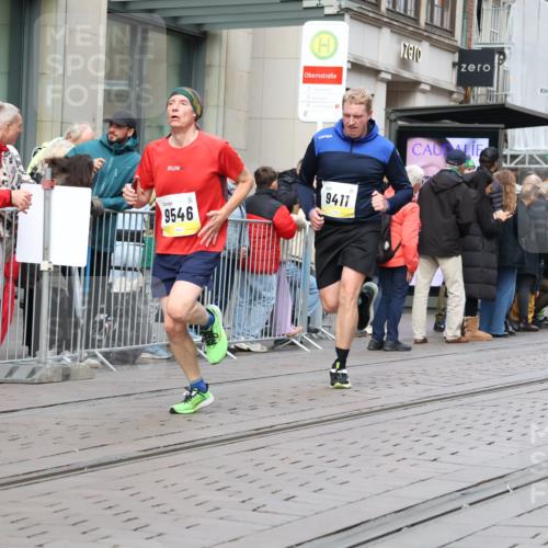 05.10.2025 - 20. swb-Marathon Bremen Strokosch-Dieckow http://msf.ph/oto/9239476 05.10.2025 10:46:56 Ziel 9244, 9411, 9428, 9546, 9562, 9670, 9711, 10319, 10637, 10667, 10951, 11498, 11705, 11742, 9244, 9411, 9428, 9546, 9562, 9670, 9711, 10319, 10637, 10667, 10951, 11498, 11705, 11742 meine-sportfotos.de