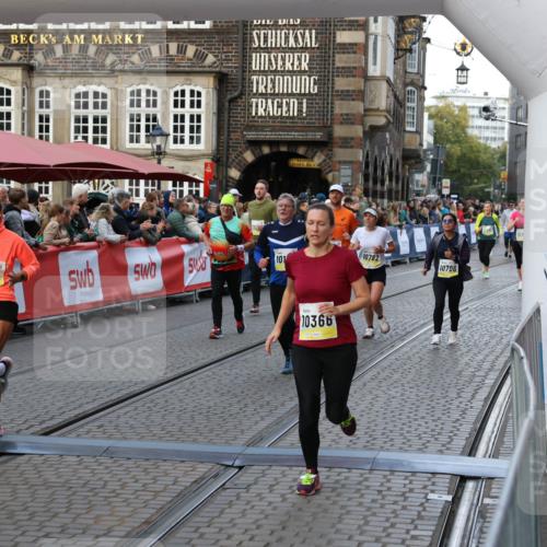 05.10.2025 - 20. swb-Marathon Bremen Yannick Fuchs http://msf.ph/oto/9239482 05.10.2025 11:08:02 Ziel 9212, 10135, 10366, 10706, 10782, 10783 meine-sportfotos.de