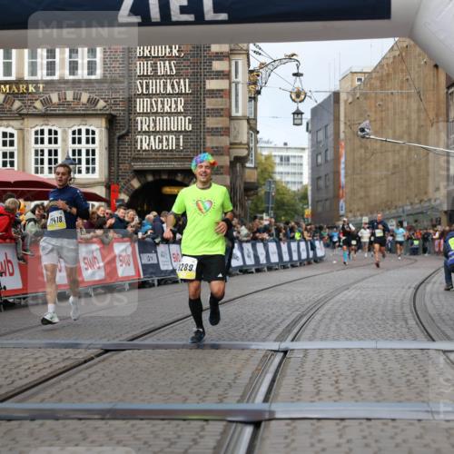 05.10.2025 - 20. swb-Marathon Bremen Yannick Fuchs http://msf.ph/oto/9239485 05.10.2025 10:39:44 Ziel 9289, 9671, 10525, 11418, 11474 meine-sportfotos.de