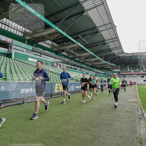05.10.2025 - 20. swb-Marathon Bremen Michael Burmester http://msf.ph/oto/9239487 05.10.2025 13:04:01 Laufen im Stadion 360, 396, 414, 470, 527, 592, 725, 898, 958, 1019, 1067, 1080, 1084, 1275, 1331, 1336, 1413, 1468, 1469, 1478, 1507, 1514, 1695, 1852, 1914, 1975, 1997, 2016, 2333, 2339, 2375, 2567, 2617, 2696, 3037, 3072, 3313, 3485, 4005, 4053, 4087, 4335, 4453, 4462, 4524, 4528, 4637, 4638, 4651, 4767, 4793, 4803, 4840, 4928, 5043, 5137, 5162, 5212, 5236, 5343, 5410, 5489, 5523, 5832, 5966, 5969, 6011, 6138, 6145, 6287, 6414, 6447, 6529, 6584, 6635, 7607, 227, 375, 2597 meine-sportfotos.de