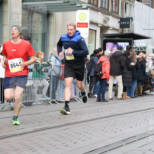 05.10.2025 - 20. swb-Marathon Bremen Strokosch-Dieckow http://msf.ph/oto/9239489 05.10.2025 10:46:56 Ziel 9244, 9411, 9428, 9546, 9562, 9670, 9711, 10319, 10637, 10667, 10951, 11498, 11705, 11742, 9244, 9411, 9428, 9546, 9562, 9670, 9711, 10319, 10637, 10667, 10951, 11498, 11705, 11742 meine-sportfotos.de