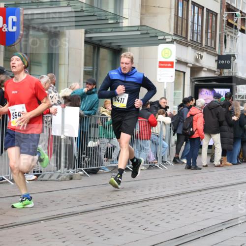 05.10.2025 - 20. swb-Marathon Bremen Strokosch-Dieckow http://msf.ph/oto/9239497 05.10.2025 10:46:56 Ziel 9244, 9411, 9428, 9546, 9562, 9670, 9711, 10319, 10637, 10667, 10951, 11498, 11705, 11742, 9244, 9411, 9428, 9546, 9562, 9670, 9711, 10319, 10637, 10667, 10951, 11498, 11705, 11742 meine-sportfotos.de