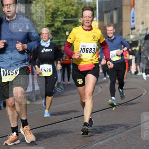 05.10.2025 - 20. swb-Marathon Bremen Strokosch-Dieckow http://msf.ph/oto/9239505 05.10.2025 10:56:42 Ziel 8118, 9188, 9266, 10059, 10145, 10644, 10683, 10845, 11426, 11475, 11675, 11734 meine-sportfotos.de