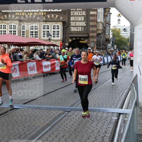 05.10.2025 - 20. swb-Marathon Bremen Yannick Fuchs http://msf.ph/oto/9239513 05.10.2025 11:08:02 Ziel 9212, 10135, 10366, 10706, 10782, 10783 meine-sportfotos.de