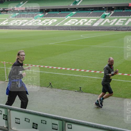 05.10.2025 - 20. swb-Marathon Bremen Michael Burmester http://msf.ph/oto/9239514 05.10.2025 10:34:11 Laufen im Stadion 5172, 7101, 7215, 9000, 9221, 9266, 9282, 9309, 9314, 9372, 9472, 9489, 9520, 9521, 9529, 9547, 9560, 9569, 9585, 9591, 9633, 9714, 9783, 9811, 9820, 9855, 9872, 9881, 9882, 9902, 9932, 9943, 9947, 10003, 10005, 10009, 10015, 10024, 10028, 10069, 10107, 10111, 10116, 10178, 10180, 10191, 10195, 10196, 10231, 10261, 10285, 10287, 10302, 10307, 10398, 10408, 10424, 10466, 10546, 10590, 10591, 10641, 10648, 10755, 10758, 10794, 7077, 9258, 10233 meine-sportfotos.de