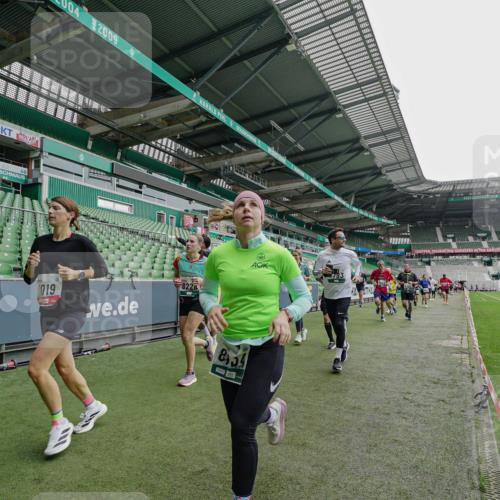 05.10.2025 - 20. swb-Marathon Bremen Michael Burmester http://msf.ph/oto/9239515 05.10.2025 13:04:03 Laufen im Stadion 100, 360, 414, 470, 592, 725, 898, 958, 1019, 1067, 1080, 1084, 1275, 1331, 1336, 1413, 1468, 1478, 1507, 1514, 1695, 1852, 1914, 1975, 1997, 2016, 2333, 2339, 2375, 2567, 2617, 3037, 3072, 3313, 3485, 4005, 4053, 4087, 4335, 4453, 4462, 4524, 4528, 4637, 4638, 4651, 4767, 4793, 4803, 4840, 4928, 5043, 5137, 5162, 5212, 5236, 5343, 5410, 5489, 5523, 5832, 5966, 5969, 6011, 6138, 6145, 6287, 6414, 6447, 6529, 6584, 6635, 7607, 227, 375, 396, 2597 meine-sportfotos.de