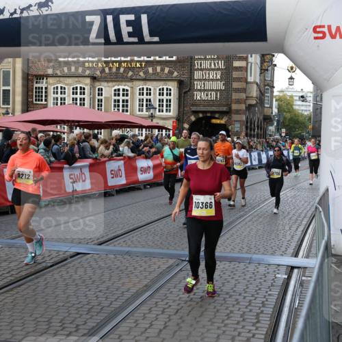 05.10.2025 - 20. swb-Marathon Bremen Yannick Fuchs http://msf.ph/oto/9239520 05.10.2025 11:08:03 Ziel 8123, 9212, 10135, 10366, 10706, 10782, 10783 meine-sportfotos.de