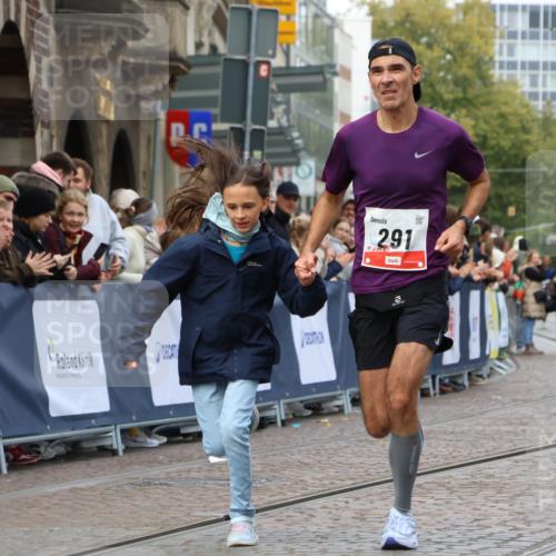 05.10.2025 - 20. swb-Marathon Bremen Strokosch-Dieckow http://msf.ph/oto/9239529 05.10.2025 12:42:03 Ziel 291, 1143, 7751 meine-sportfotos.de