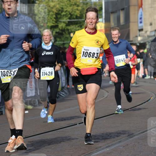 05.10.2025 - 20. swb-Marathon Bremen Strokosch-Dieckow http://msf.ph/oto/9239532 05.10.2025 10:56:42 Ziel 8118, 9188, 9266, 10059, 10145, 10644, 10683, 10845, 11426, 11475, 11675, 11734 meine-sportfotos.de