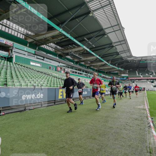 05.10.2025 - 20. swb-Marathon Bremen Michael Burmester http://msf.ph/oto/9239533 05.10.2025 13:04:05 Laufen im Stadion 100, 360, 414, 470, 592, 898, 958, 1019, 1067, 1080, 1084, 1275, 1331, 1336, 1413, 1468, 1478, 1507, 1514, 1695, 1852, 1914, 1975, 1997, 2016, 2333, 2339, 2375, 2567, 2617, 3037, 3072, 3313, 3346, 3485, 4005, 4053, 4087, 4243, 4335, 4453, 4462, 4524, 4528, 4637, 4638, 4651, 4757, 4767, 4793, 4803, 4840, 4928, 5043, 5137, 5162, 5212, 5236, 5343, 5410, 5446, 5489, 5523, 5832, 5966, 5969, 6011, 6138, 6145, 6287, 6414, 6447, 6529, 6584, 6635, 227, 375, 396, 2597 meine-sportfotos.de