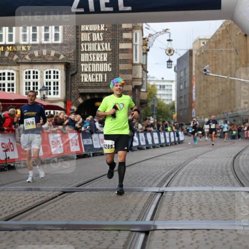05.10.2025 - 20. swb-Marathon Bremen Yannick Fuchs http://msf.ph/oto/9239536 05.10.2025 10:39:44 Ziel 9289, 9671, 10525, 11418, 11474 meine-sportfotos.de