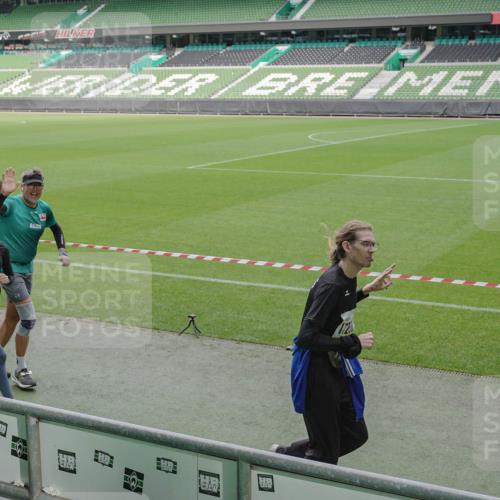 05.10.2025 - 20. swb-Marathon Bremen Michael Burmester http://msf.ph/oto/9239547 05.10.2025 10:34:12 Laufen im Stadion 5172, 7101, 7215, 9000, 9266, 9309, 9314, 9372, 9472, 9489, 9520, 9521, 9529, 9547, 9560, 9569, 9585, 9591, 9633, 9714, 9719, 9783, 9811, 9820, 9844, 9855, 9872, 9881, 9882, 9902, 9932, 9943, 9947, 10003, 10005, 10009, 10015, 10024, 10028, 10069, 10107, 10111, 10116, 10178, 10180, 10191, 10195, 10196, 10231, 10261, 10285, 10287, 10302, 10307, 10398, 10408, 10424, 10466, 10546, 10590, 10591, 10641, 10648, 10755, 10758, 10794, 7077, 9258, 10233 meine-sportfotos.de