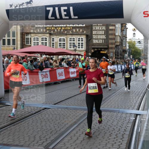 05.10.2025 - 20. swb-Marathon Bremen Yannick Fuchs http://msf.ph/oto/9239550 05.10.2025 11:08:03 Ziel 8123, 9212, 10135, 10366, 10706, 10782, 10783 meine-sportfotos.de
