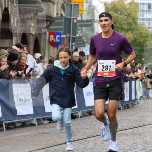 05.10.2025 - 20. swb-Marathon Bremen Strokosch-Dieckow http://msf.ph/oto/9239559 05.10.2025 12:42:03 Ziel 291, 1143, 7751 meine-sportfotos.de