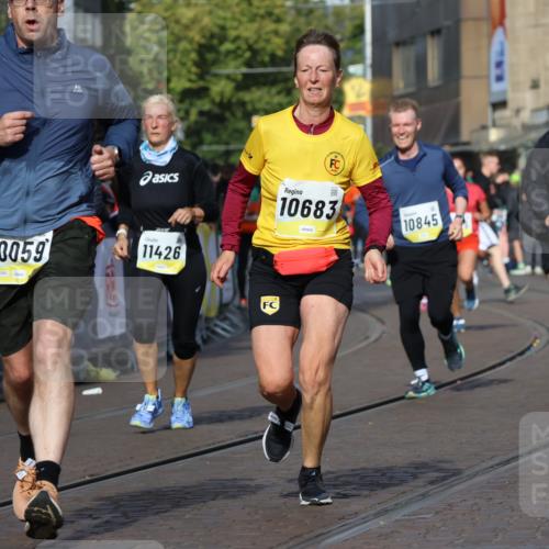 05.10.2025 - 20. swb-Marathon Bremen Strokosch-Dieckow http://msf.ph/oto/9239566 05.10.2025 10:56:42 Ziel 8118, 9188, 9266, 10059, 10145, 10644, 10683, 10845, 11426, 11475, 11675, 11734 meine-sportfotos.de