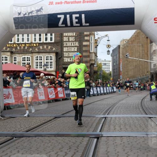 05.10.2025 - 20. swb-Marathon Bremen Yannick Fuchs http://msf.ph/oto/9239574 05.10.2025 10:39:45 Ziel 9289, 9671, 10525, 11418, 11474 meine-sportfotos.de