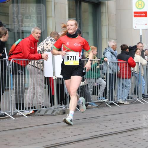 05.10.2025 - 20. swb-Marathon Bremen Strokosch-Dieckow http://msf.ph/oto/9239586 05.10.2025 10:47:01 Ziel 9244, 9411, 9428, 9546, 9670, 9711, 9924, 10319, 10637, 10667, 10951, 11498, 11705, 11742, 9244, 9411, 9428, 9546, 9670, 9711, 9924, 10319, 10637, 10667, 10951, 11498, 11705, 11742 meine-sportfotos.de