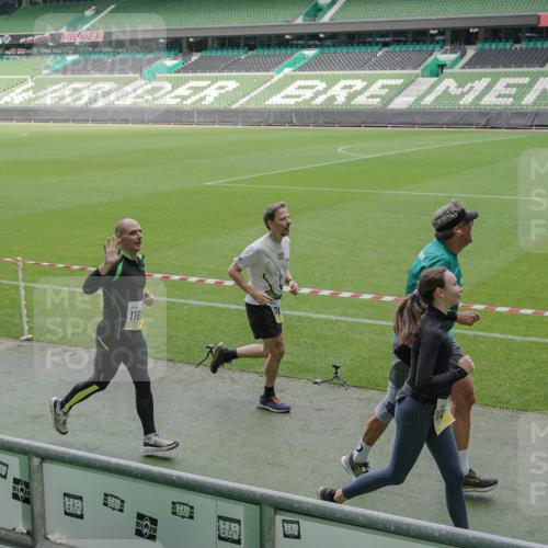 05.10.2025 - 20. swb-Marathon Bremen Michael Burmester http://msf.ph/oto/9239597 05.10.2025 10:34:13 Laufen im Stadion 5172, 7101, 7215, 9000, 9266, 9309, 9314, 9372, 9472, 9489, 9520, 9521, 9529, 9547, 9560, 9569, 9585, 9591, 9633, 9714, 9719, 9783, 9811, 9820, 9844, 9872, 9881, 9882, 9902, 9932, 9943, 9947, 10003, 10005, 10009, 10015, 10024, 10028, 10069, 10088, 10107, 10111, 10116, 10178, 10180, 10191, 10195, 10196, 10231, 10261, 10285, 10287, 10302, 10307, 10398, 10408, 10424, 10466, 10546, 10590, 10591, 10641, 10648, 10755, 10758, 10794, 7077, 9258, 10233 meine-sportfotos.de