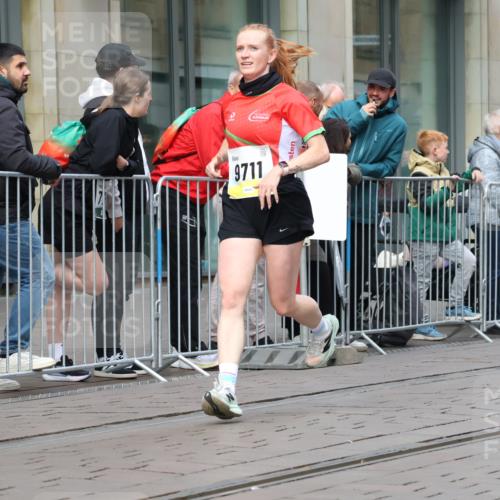 05.10.2025 - 20. swb-Marathon Bremen Strokosch-Dieckow http://msf.ph/oto/9239599 05.10.2025 10:47:01 Ziel 9244, 9411, 9428, 9546, 9670, 9711, 9924, 10319, 10637, 10667, 10951, 11498, 11705, 11742, 9244, 9411, 9428, 9546, 9670, 9711, 9924, 10319, 10637, 10667, 10951, 11498, 11705, 11742 meine-sportfotos.de