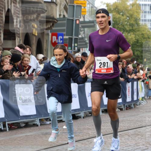 05.10.2025 - 20. swb-Marathon Bremen Strokosch-Dieckow http://msf.ph/oto/9239600 05.10.2025 12:42:03 Ziel 291, 1143, 7751 meine-sportfotos.de