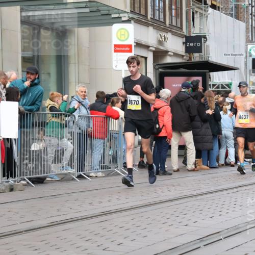 05.10.2025 - 20. swb-Marathon Bremen Strokosch-Dieckow http://msf.ph/oto/9239610 05.10.2025 10:47:02 Ziel 9244, 9339, 9411, 9428, 9546, 9670, 9711, 9924, 10319, 10637, 10667, 10951, 11498, 11705, 11742, 9244, 9339, 9411, 9428, 9546, 9670, 9711, 9924, 10319, 10637, 10667, 10951, 11498, 11705, 11742 meine-sportfotos.de